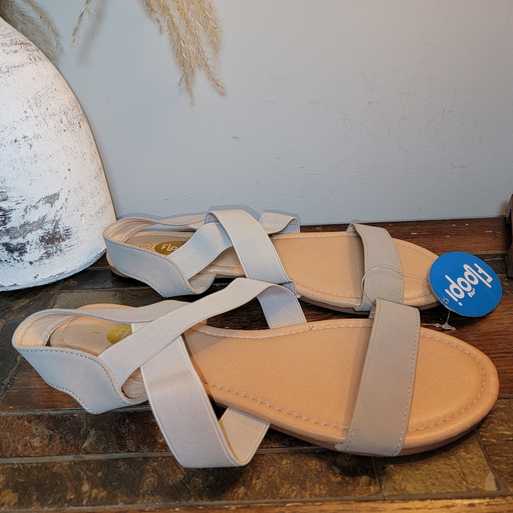 Floopi Sandals - Size 9 - Picture 2 of 4